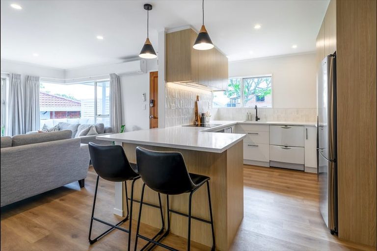 Photo of property in 1a Compass Place, Te Atatu Peninsula, Auckland, 0610