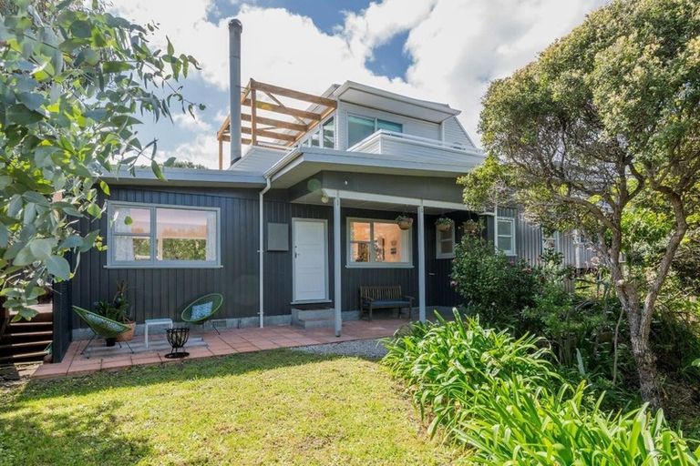 Photo of property in 17 Hughes Street, Waikanae Beach, Waikanae, 5036