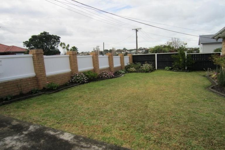 Photo of property in 7 Coronation Street, Belmont, Auckland, 0622