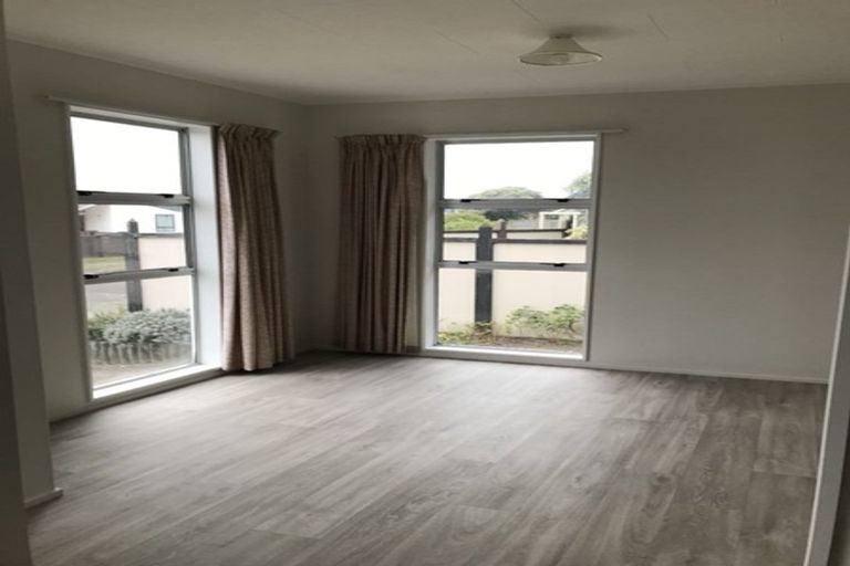 Photo of property in 7 Ara Kuaka, Waikanae Beach, Waikanae, 5036
