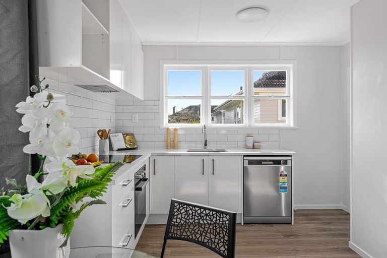 Photo of property in 65 Farquhar Road, Glendene, Auckland, 0602