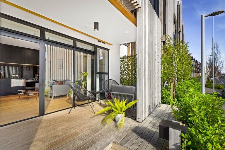 Photo of property in 2/165 Hobsonville Point Road, Hobsonville, Auckland, 0616