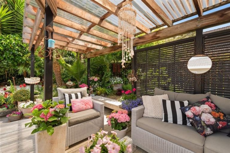 Photo of property in 20 Penguin Drive, Murrays Bay, Auckland, 0630