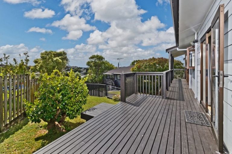 Photo of property in 1/39 Athena Drive, Totara Vale, Auckland, 0629