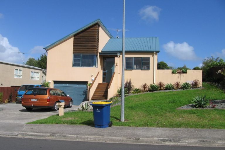 Photo of property in 38 Zefiro Drive, Massey, Auckland, 0614