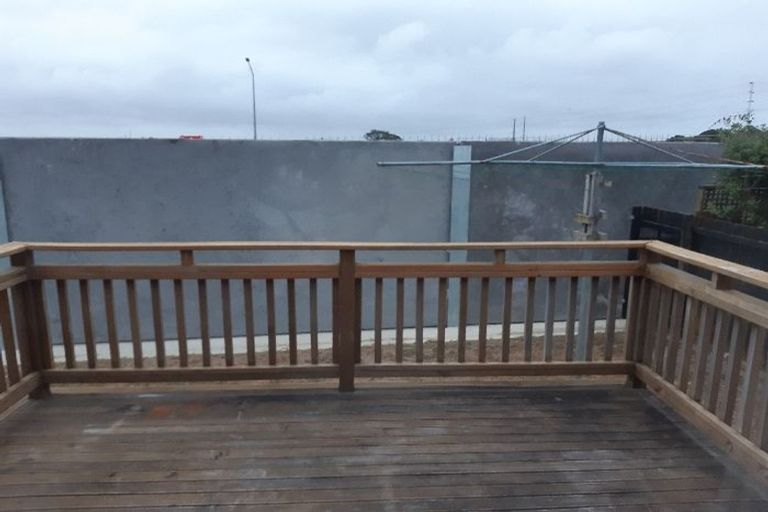 Photo of property in 2/7 Barbados Drive, Unsworth Heights, Auckland, 0632