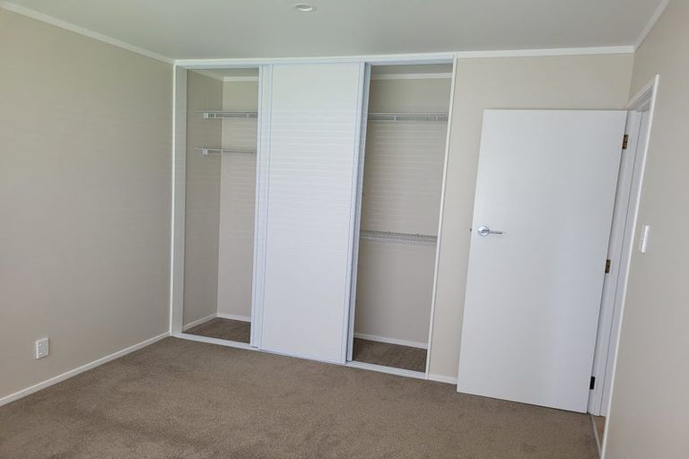 Photo of property in 2/5 Aries Place, Shelly Park, Auckland, 2014