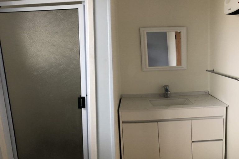 Photo of property in 18 Anich Road, Massey, Auckland, 0614