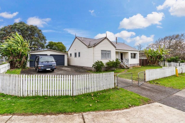 Photo of property in 43 Frobisher Way, Clendon Park, Auckland, 2103