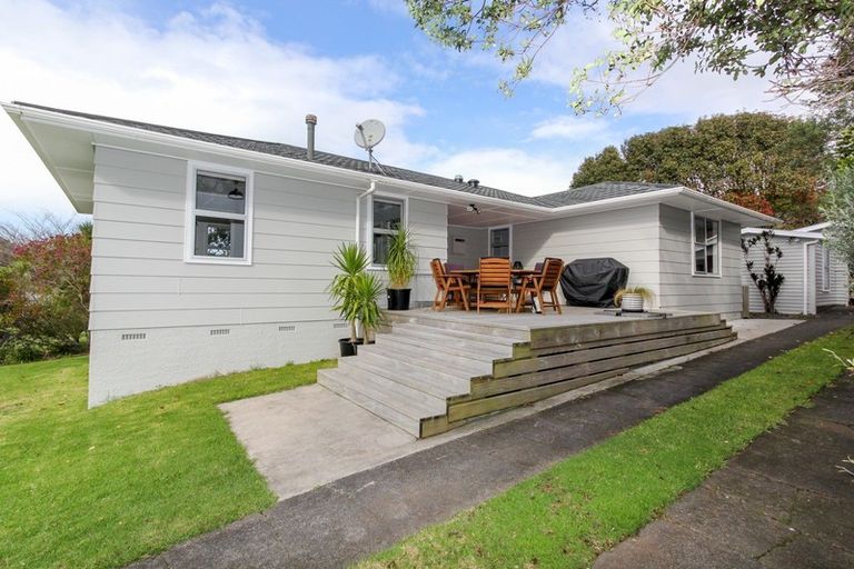 Photo of property in 83 Riversdale Drive, Merrilands, New Plymouth, 4312