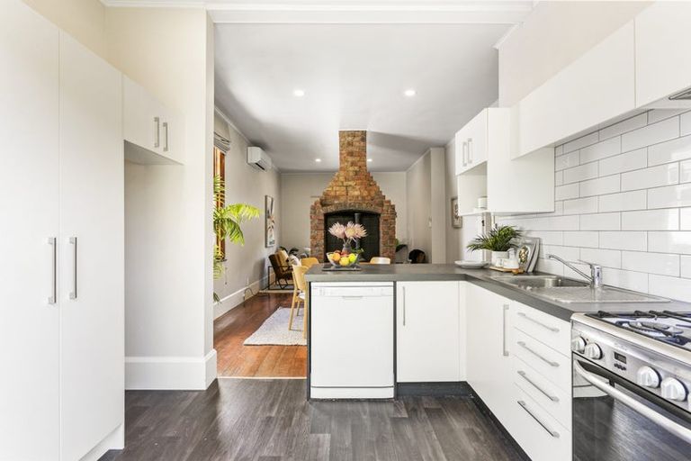 Photo of property in 17 Waikowhai Street, Ngaio, Wellington, 6035