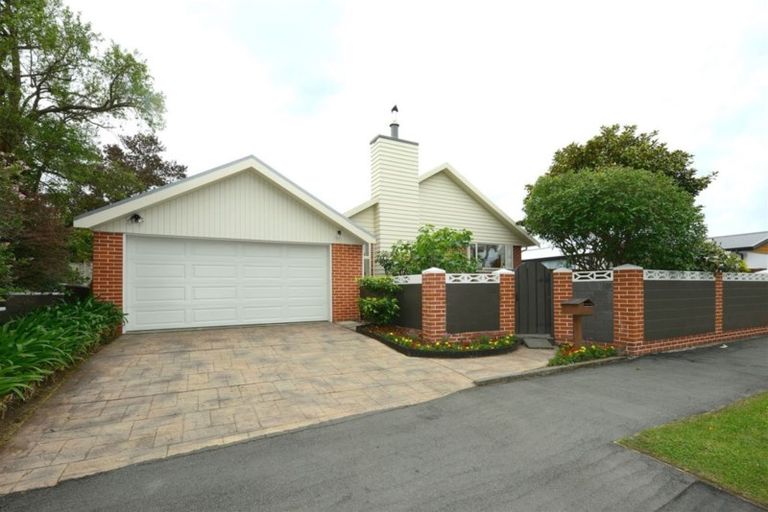 Photo of property in 53 Burnside Crescent, Burnside, Christchurch, 8053