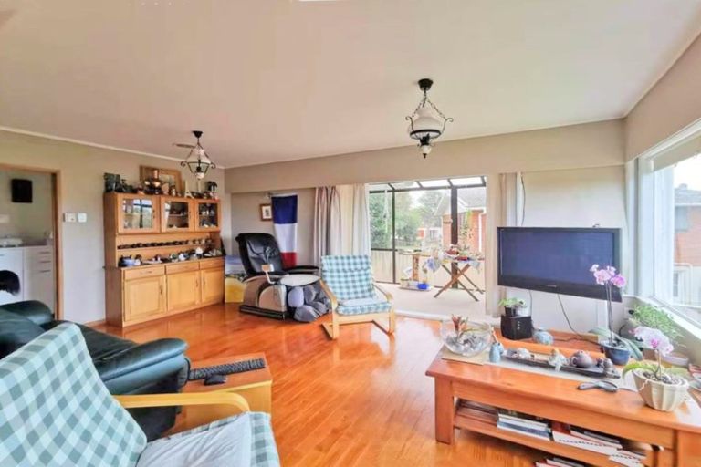 Photo of property in 23 La Trobe Street, Pakuranga Heights, Auckland, 2010