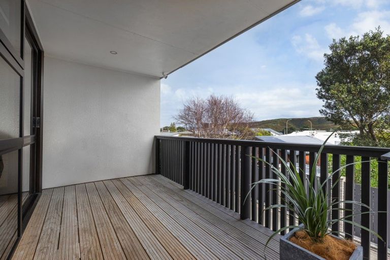 Photo of property in 2/24 Acheron Road, Paremata, Porirua, 5026
