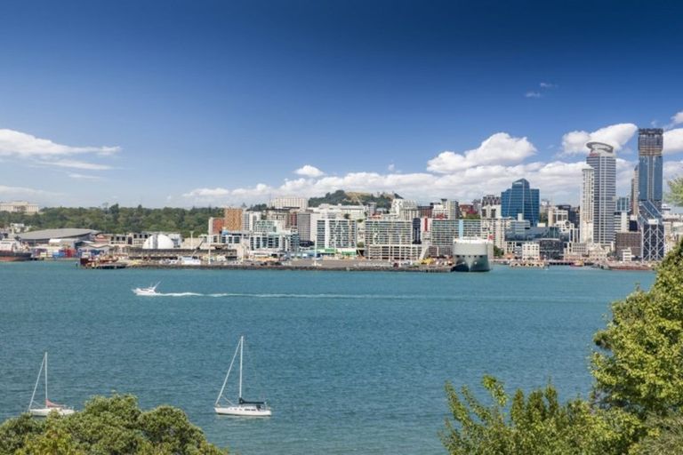 Photo of property in 31a Stanley Point Road, Stanley Point, Auckland, 0624