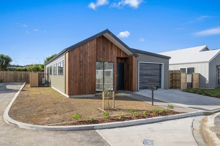 Photo of property in 24 Koru Loop, Paraparaumu, 5032