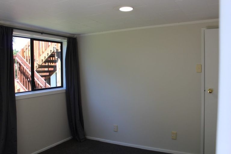 Photo of property in 1/29 Ridgewood Crescent, Birkenhead, Auckland, 0626