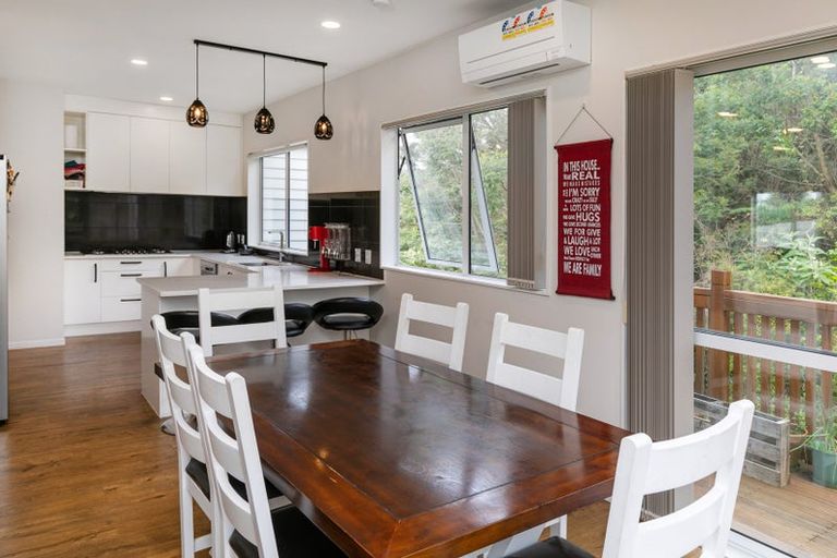 Photo of property in 30 Shah Place, Glen Eden, Auckland, 0602