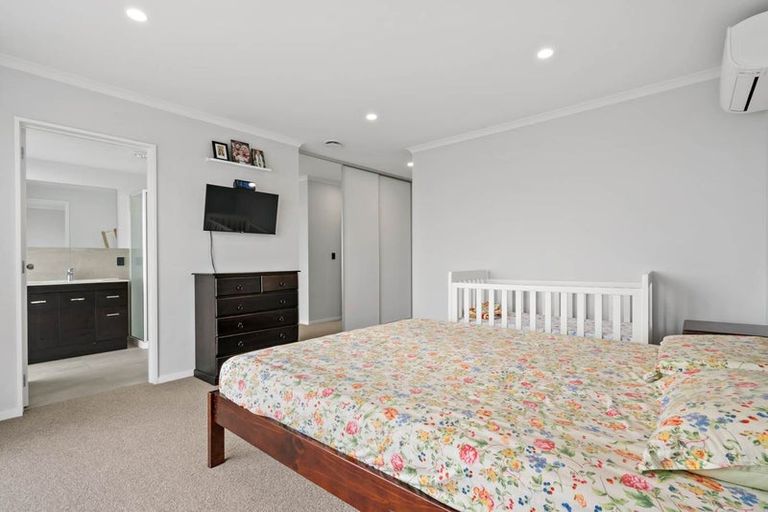 Photo of property in 30 Kauri Heart Avenue, Takanini, 2112