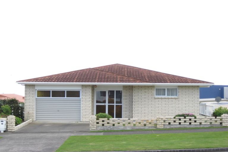 Photo of property in 17a Hamblyn Street, Strandon, New Plymouth, 4312