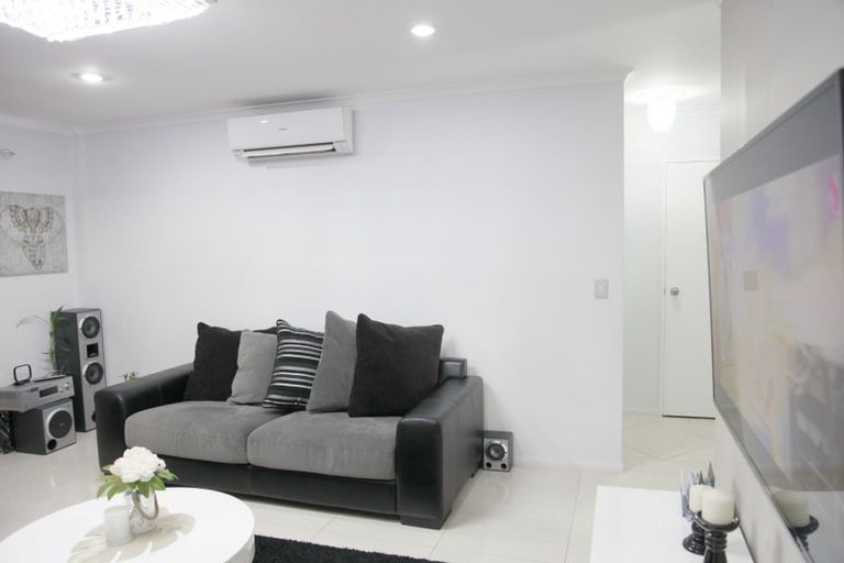 Photo of property in 22 Ashmere Lane, Weymouth, Auckland, 2103