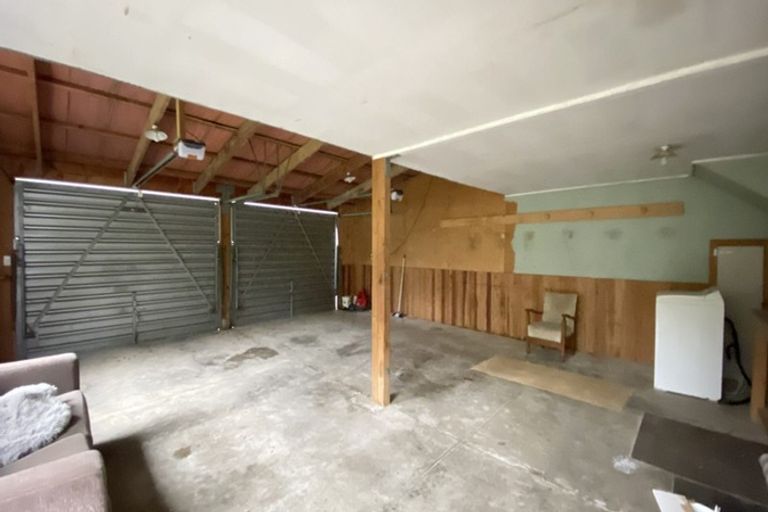 Photo of property in 16 Opanuku Road, Henderson Valley, Auckland, 0612