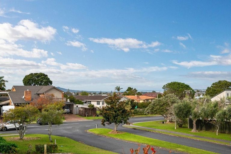 Photo of property in 3 Trevone Place, Forrest Hill, Auckland, 0620