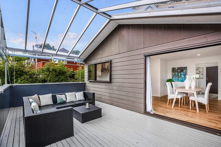 Photo of property in 2/1 Hatherlow Street, Glenfield, Auckland, 0629