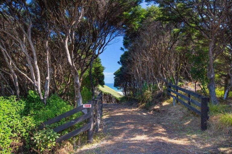 Photo of property in 1580 Whaanga Road, Raglan, 3296