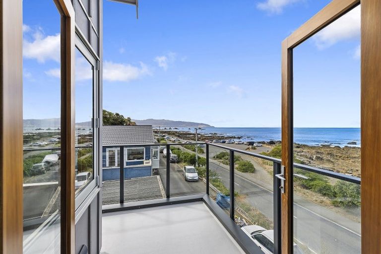 Photo of property in 441 The Esplanade, Island Bay, Wellington, 6023