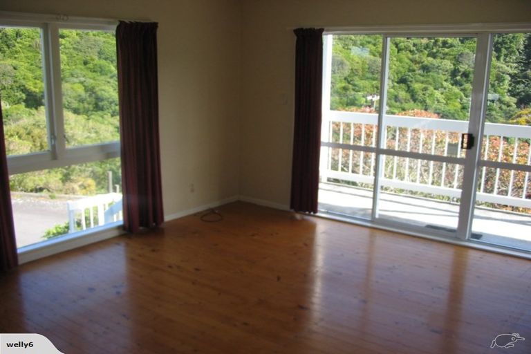 Photo of property in 15a Rakeiora Grove, Korokoro, Lower Hutt, 5012