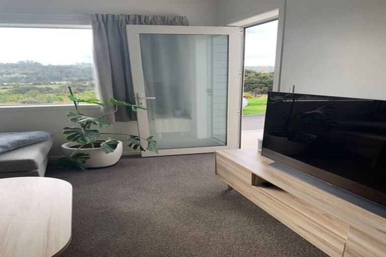 Photo of property in 9a Kerema Way, Schnapper Rock, Auckland, 0632