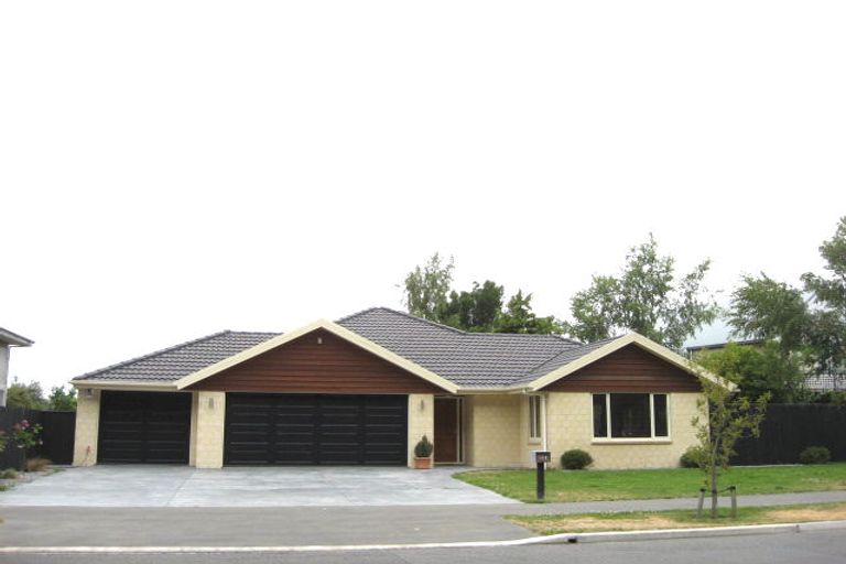 Photo of property in 102 Rothesay Road, Parklands, Christchurch, 8083
