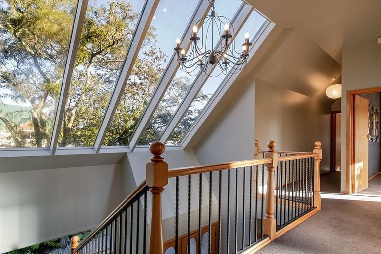 Photo of property in 19 Ruamahanga Crescent, Terrace End, Palmerston North, 4410