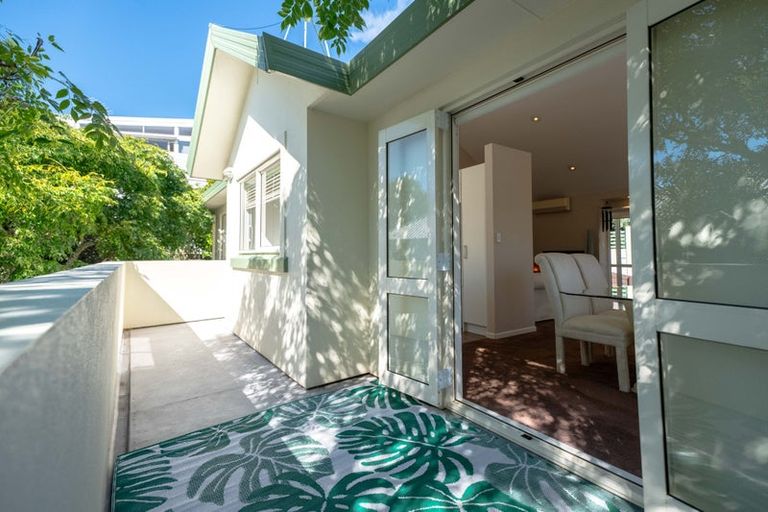 Photo of property in 1 Alfred Street, Northcote Point, Auckland, 0627