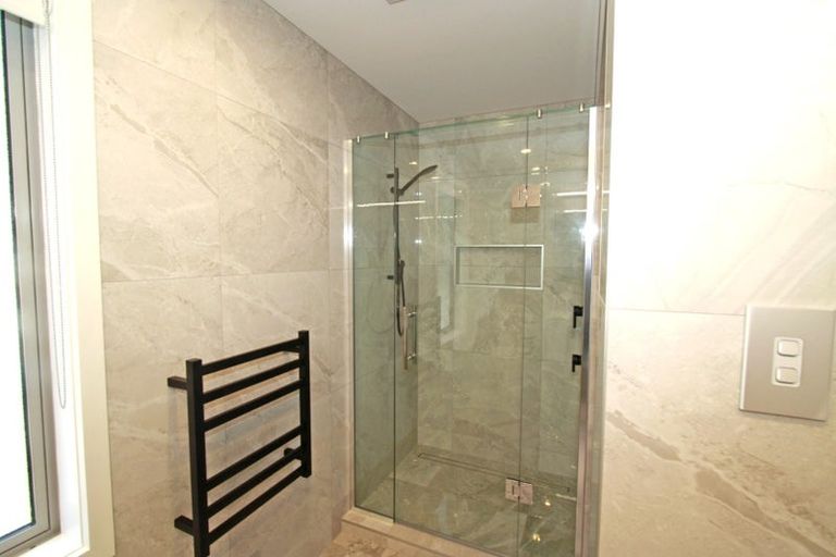 Photo of property in 5 Waterloo Place, Westown, New Plymouth, 4310