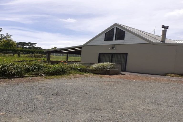 Photo of property in 87 Tawa Road, Kumeu, 0891