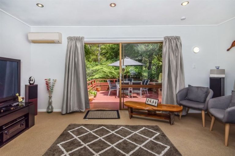 Photo of property in 9 Eugen Place, Bayview, Auckland, 0629