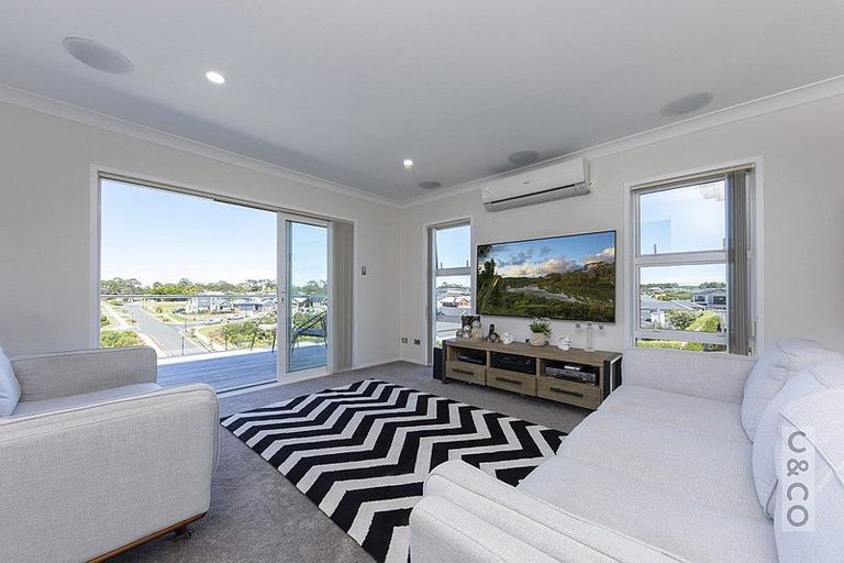 Photo of property in 2 Tauwaka Crescent, Riverhead, 0820