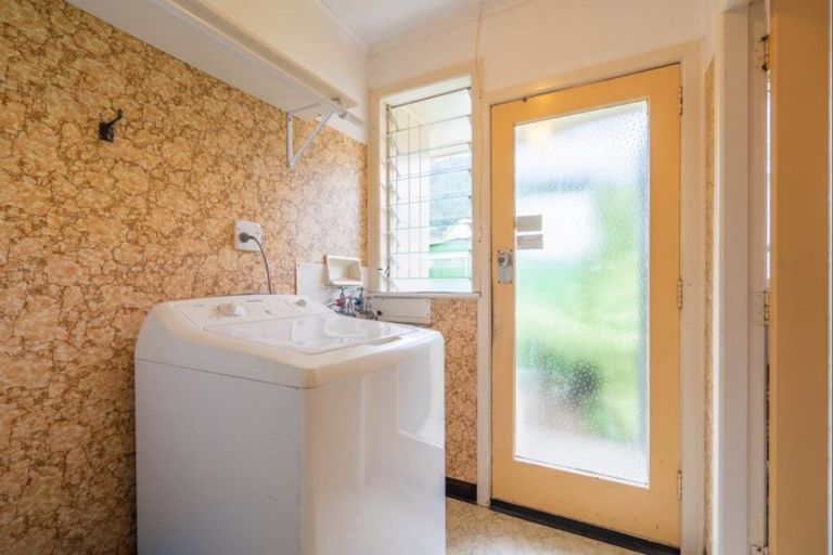 Photo of property in 9 Tararua Street, Paraparaumu, 5032