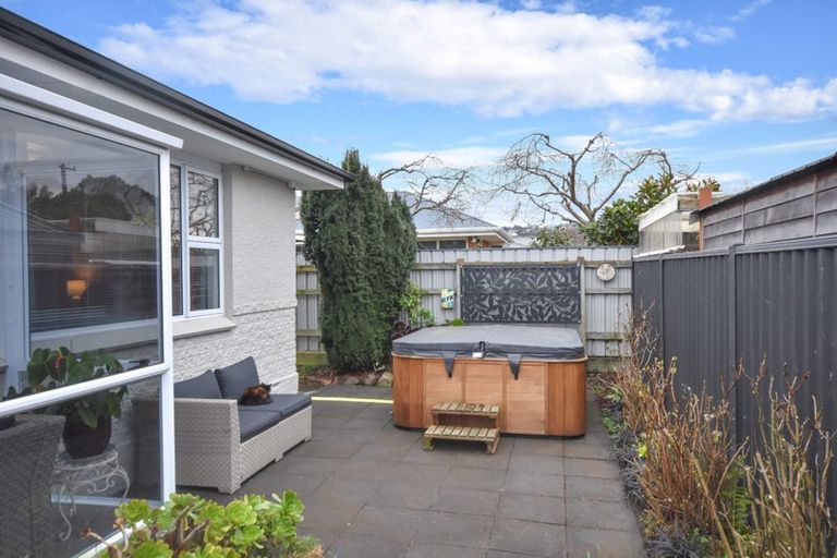 Photo of property in 141 Macandrew Road, South Dunedin, Dunedin, 9012