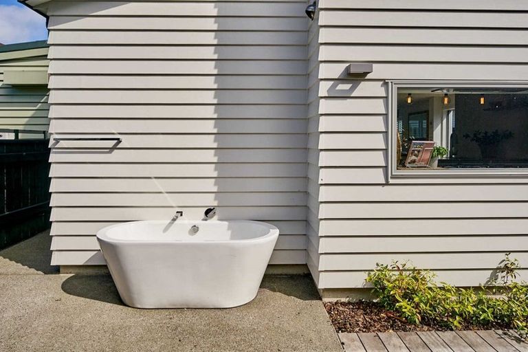 Photo of property in 79b Oroua Street, Eastbourne, Lower Hutt, 5013