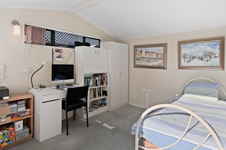 Photo of property in 11 Fleetwood Grove, Waikanae, 5036