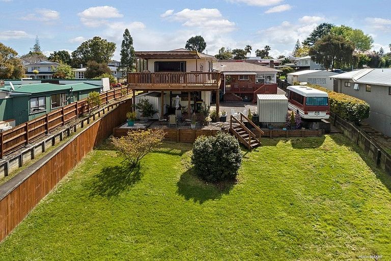 Photo of property in 6 Lucas Place, Weymouth, Auckland, 2103