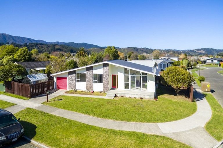 Photo of property in 117 California Drive, Totara Park, Upper Hutt, 5018