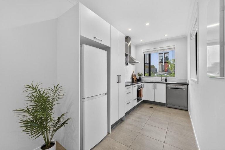 Photo of property in 16 Frank Gill Road, Hobsonville, Auckland, 0616
