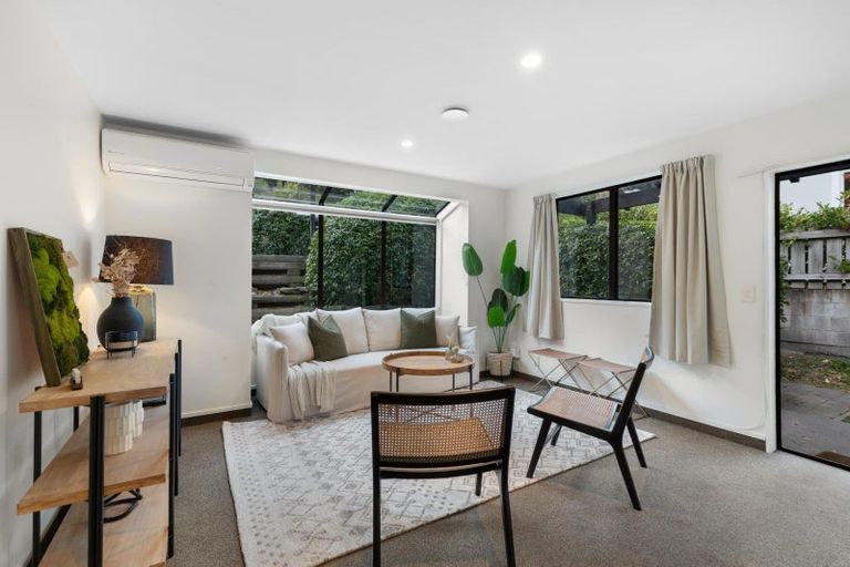 Photo of property in 17b Wynyard Crescent, Fernhill, Queenstown, 9300