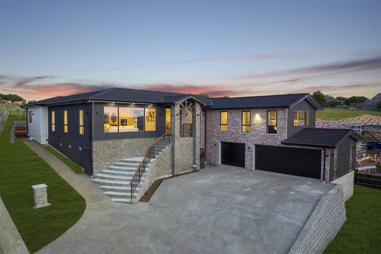 Photo of property in 118 Lisle Farm Drive, Pukekohe, 2120