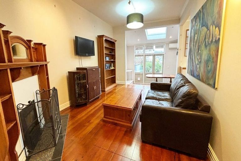 Photo of property in 92 Austin Street, Mount Victoria, Wellington, 6011
