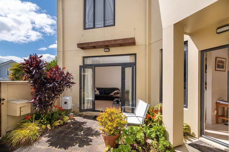 Photo of property in 36 Vinograd Drive, Te Atatu Peninsula, Auckland, 0610